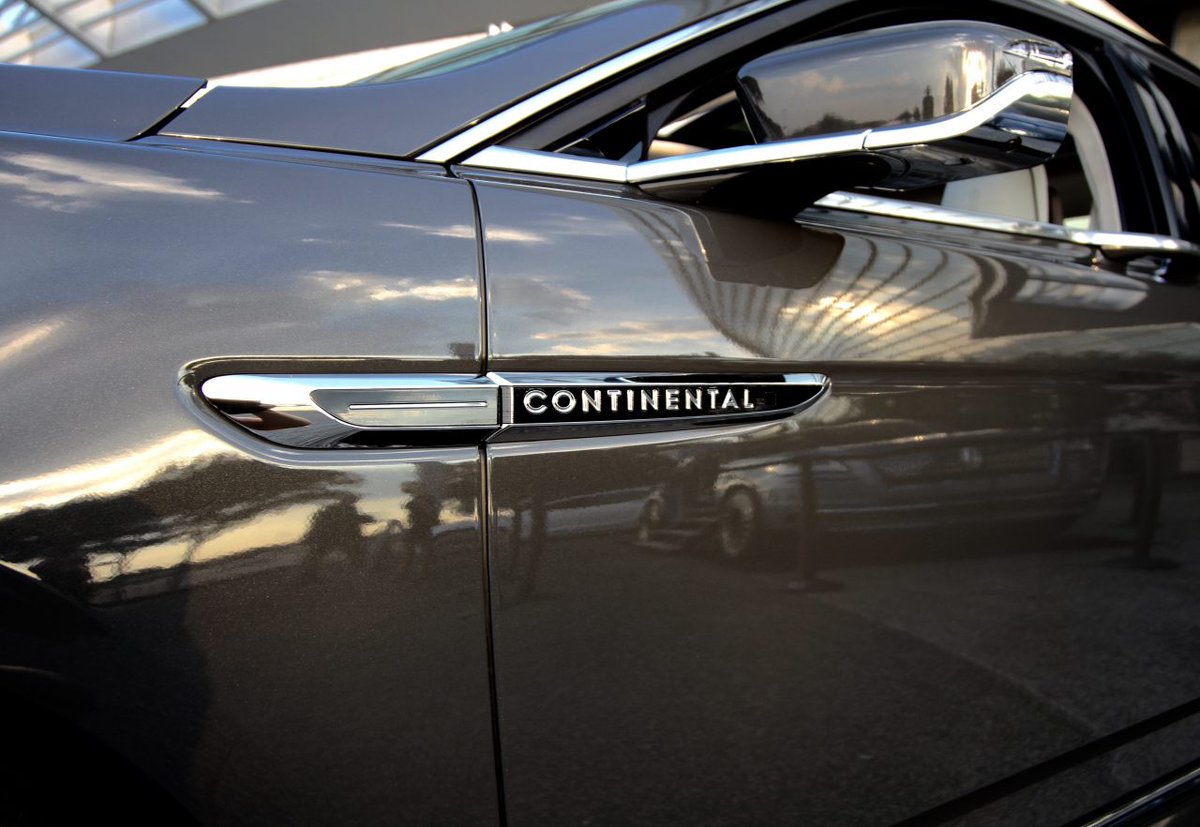 SantaMonicaFord's tweet photo. 2017 Lincoln Continental is now available at Santa Monica Lincoln #SantaMonica https://t.co/juk7xYTsBL https://t.co/Ly4Ae5txZO