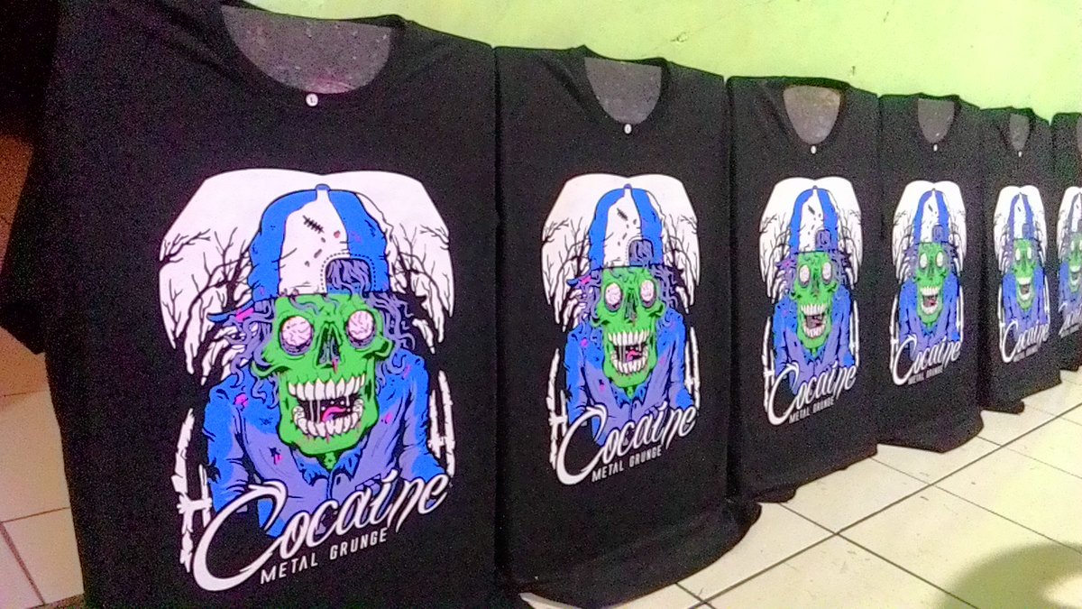 Yang mau sablon baju dengan design sesuka hati silahkan, minimal order satu lusin. Jl. Lapangan tembak (dekat RSKO)