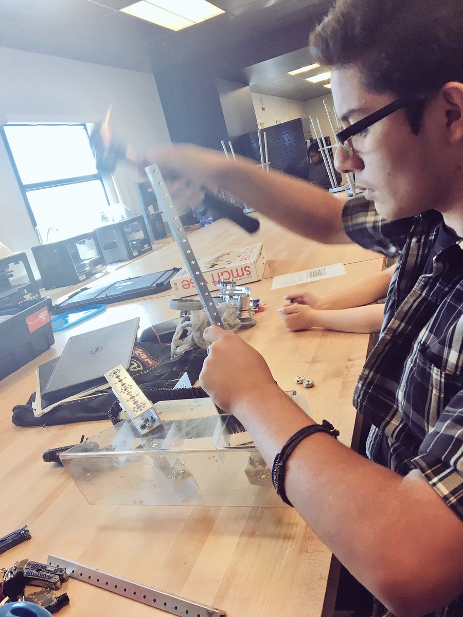 PatrioticRobots's tweet photo. Progressing on the robot...π π #Robotics #patrioticrobotics #building https://t.co/qlHFnEHiho