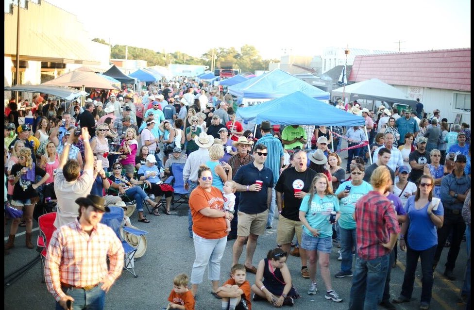 DudleyStacy's tweet photo. A look at the streets of Bacon Bash Texas 2016! https://t.co/nAQULCT46N