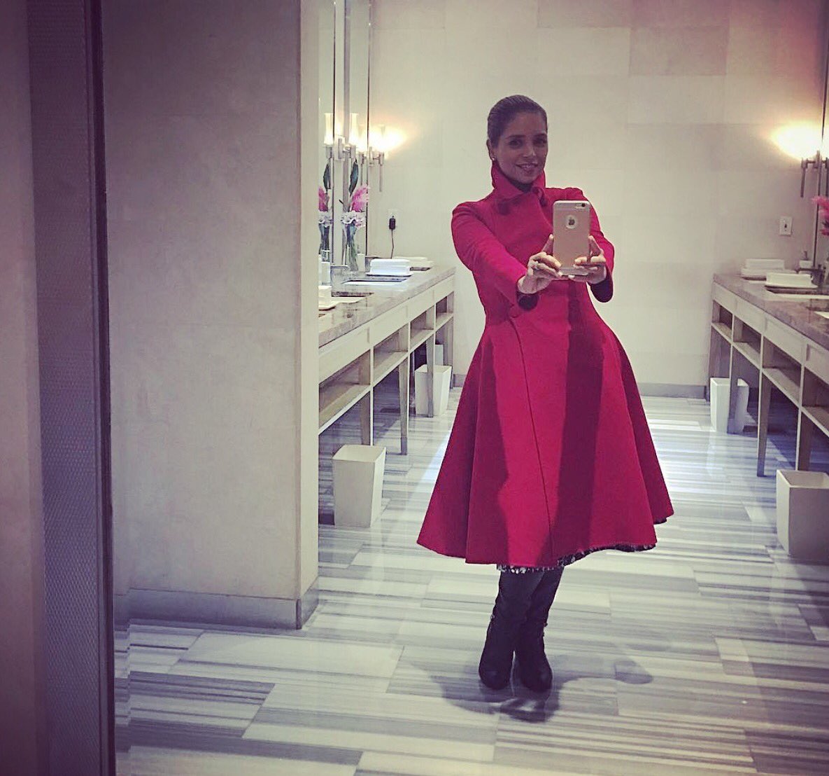 AnitaHernandez_'s tweet photo. In luv with this city‼️ #ootd #coat @houseofherrera #carolinaherrera #fall2016collection #CDMX https://t.co/p4F9X8KLdJ