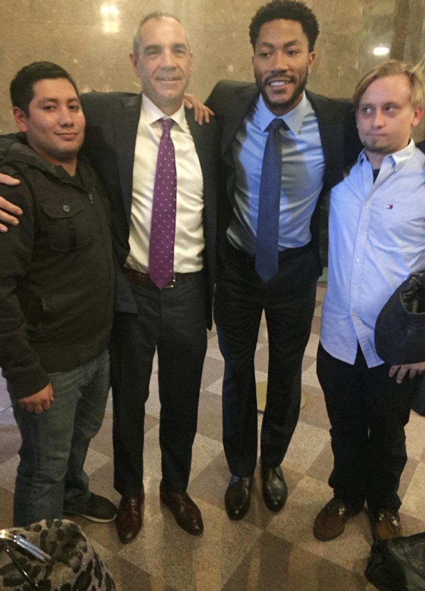 Derrick Rose trial jurors snap pics with Knicks guard, attorney buff.ly/2doX3bN