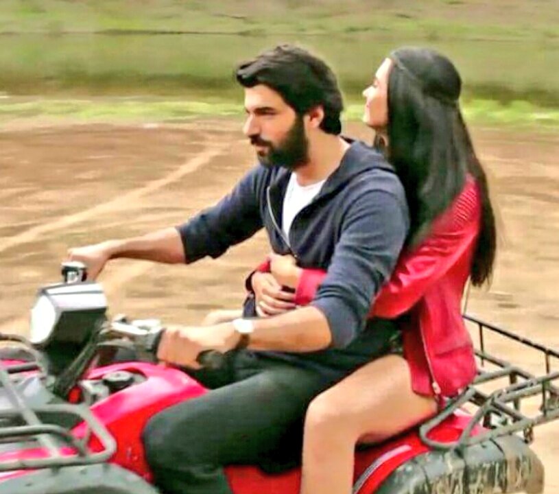 EnginAkyurekPy's tweet photo. #EnginAkyürek #Tübabüyücüstün #Omer #Elif  #Elmer  #KaraParaAşk #MejoresActores @Artistanbul1 @EnginAmorLatino https://t.co/az3xXn5Xgz