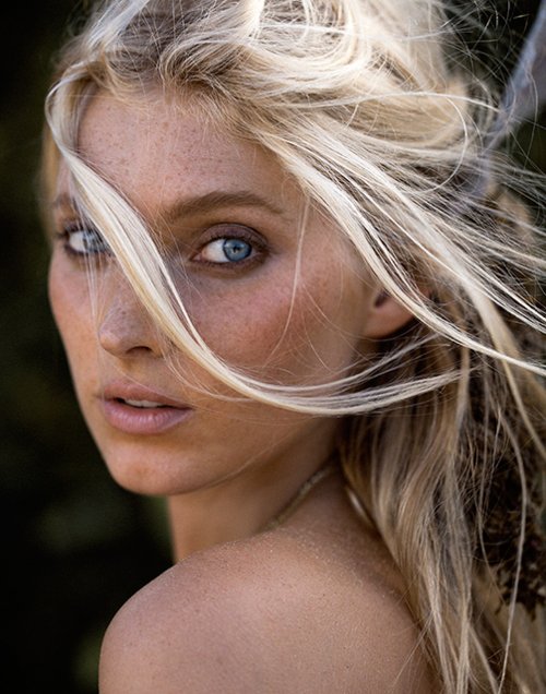 Ameri ルミガン ラティース ケアプロストなど緑内障治療用目薬をまつ育に用いる方多いですよね 実際副作用でまつげは伸びると認められています 治療用のため成分はかなり強め 健康な人が使う場合起こりうる副作用 眼圧低下 かぶれ 腫れ 色素沈着