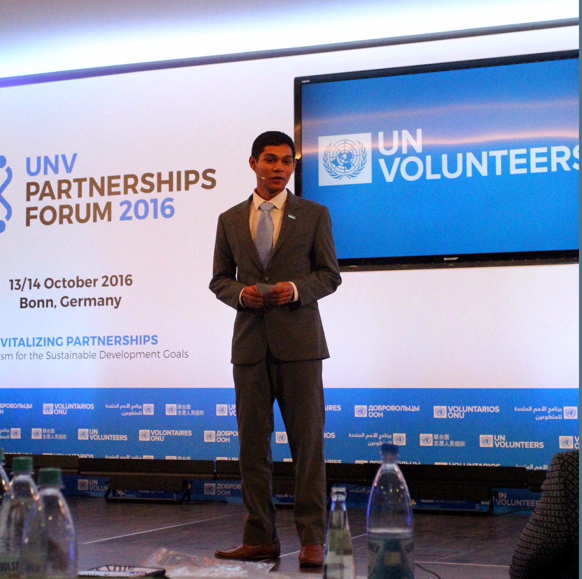 UNVSriLanka's tweet photo. "Volunteers see opportunity, not obligation"
@SulaimanRameez #UNVPF2016 #BlueRoomTalk https://t.co/IThxPV5SUs