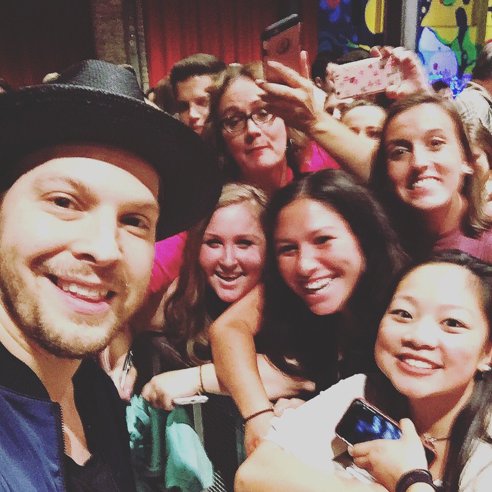 amandaplavner's tweet photo. Met Gavin Degraw and said "you did great" and he said "no, YOU did great!!!!! #icried #gavindegraw #hetouchedmyphone #fangirlinghard https://t.co/7kyUFO4IIt