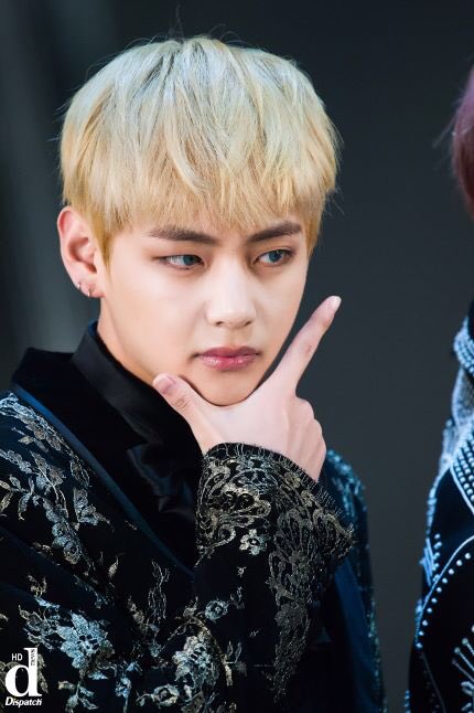 BTS_BiTS's tweet photo. [DISPATCH] #BTS #방탄소년단 #피땀눈물 #WINGS #V #뷔 #태형 https://t.co/4ENC1GPU85