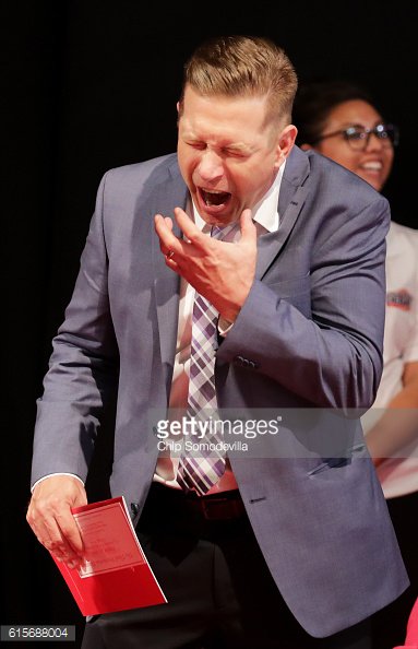 ReadingThePix's tweet photo. Sure Chip couldn't resist @StephenBaldwin7 #HollywoodforTrump @somogettynews @gettyimages https://t.co/tCD89ieDfx