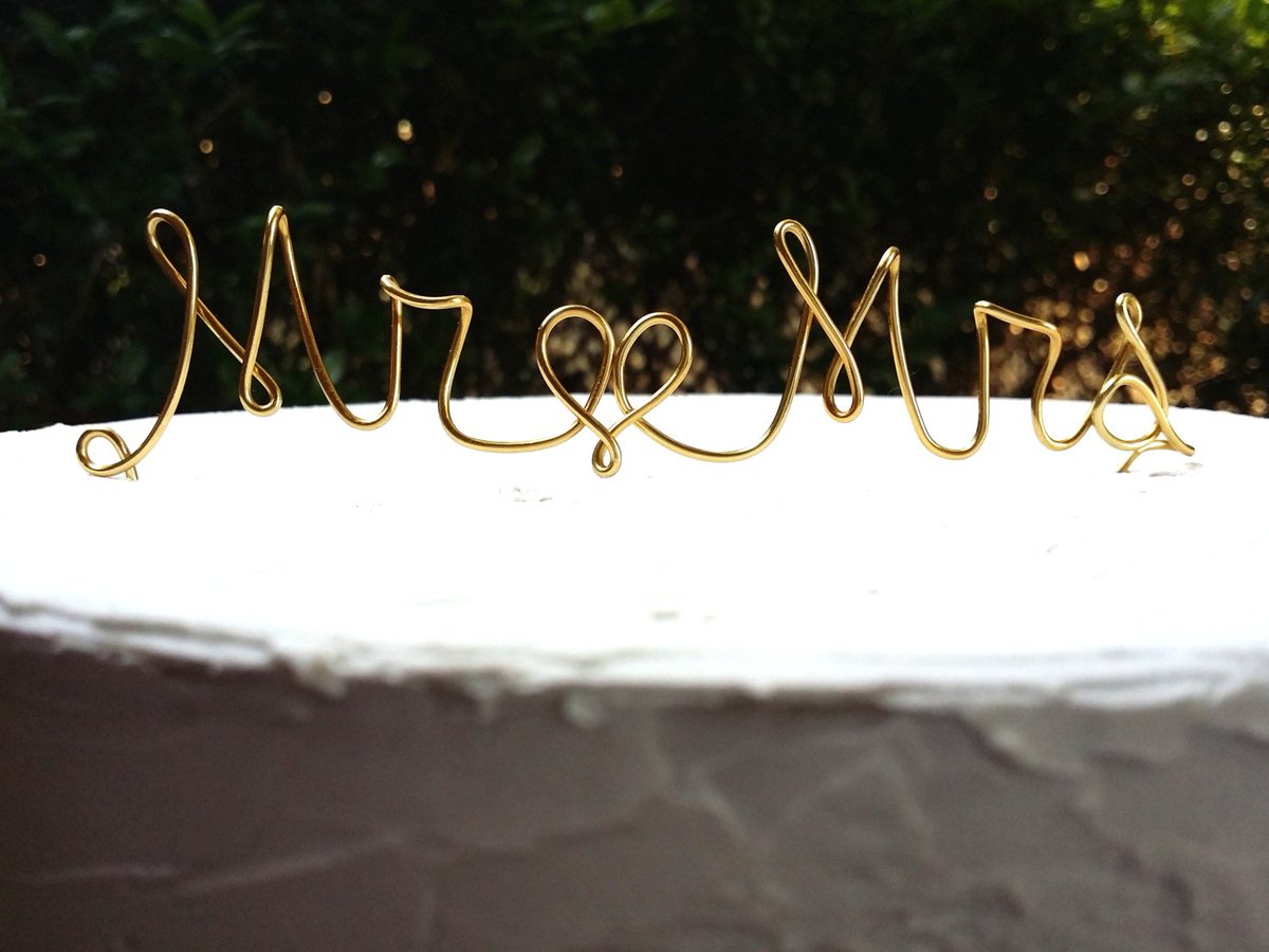 AutumnAnemone's tweet photo. Mr &amp; Mrs : Wire Cake Topper https://t.co/vU8Pn7sipy #wedding #Etsy #SilverCakeTopper https://t.co/JpfESCk5uK
