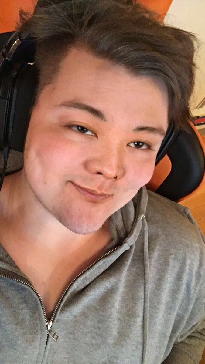 anomalyxd's tweet photo. LMAO BRUH I LOOK LIKE FUCKING STEWIE2K GAHAHAHA 😂😂😂👲🍱🍙 https://t.co/5hdwKZnoPc