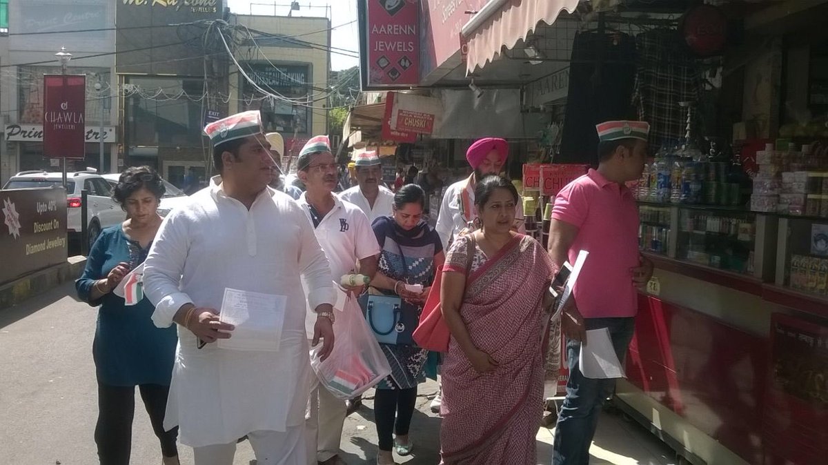 Sharmistha_GK's tweet photo. Signature campaign at GK1 market demanding AAP 2 return Delhi taxpayers money tht AAP gvt spent on ads outside Delhi https://t.co/c8Gs6IpNO4