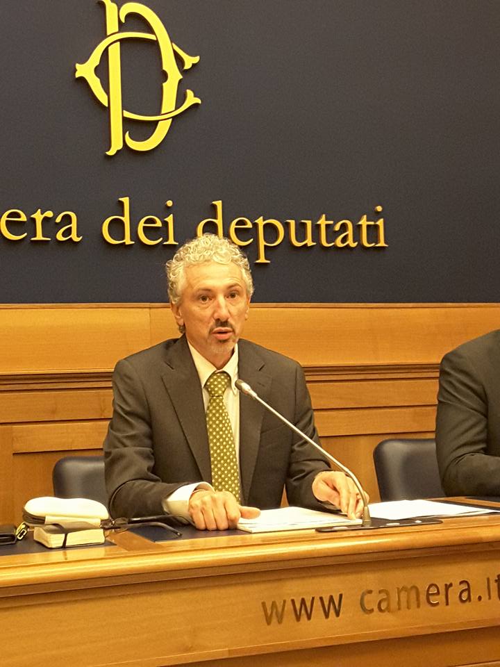 giorgiozanin_it's tweet photo. Le @Acli_nazionali per il SI' alla #riformacostituzionale - il presidente nazionale Roberto Rossini a @Montecitorio
https://t.co/awwr12mEpm https://t.co/q8WoMNXNK2