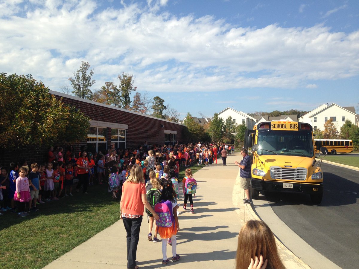 Shawnl8's tweet photo. #nle17 appreciates &amp; celebrates our bus driver teammates! #lcpsbus2016 https://t.co/QL4piToNJp
