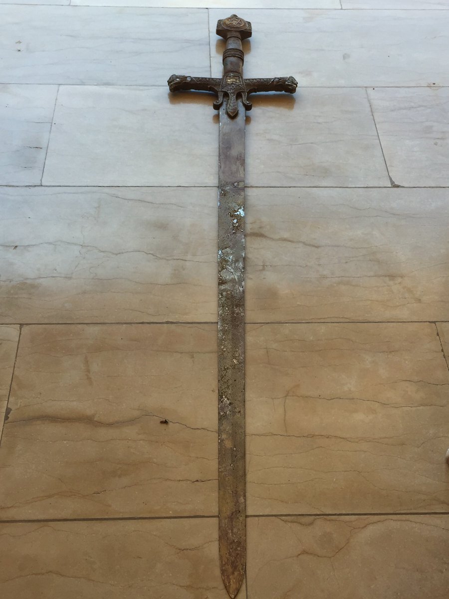   Beautiful King of Jerusalem sword found in an old Jewish Temple newly discovere #Syria #Lebanond  #Syria  #Lebanon
