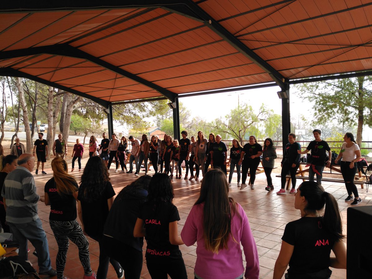 BiblioKent's tweet photo. @IESVictoriaKent #IVKTASOCT y #IVKATPSD bailando con #Jubilad@sCCOO
El mejor libro para aprender: nuestr@s mayores https://t.co/t2YZtPYisP