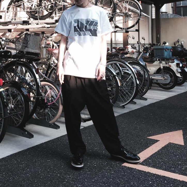 connyaccessory's tweet photo. モノクロ写真のコラージュプリントTee★ユニセックス着用可能なワードローブ定番シンプルデザインです✨

【FLOBS】PHOTO PRINT TEE "WALL" ¥6,480

通販サイトはこちらから→https://t.co/Vbh0ftCT7G #FLOBS https://t.co/JqVwMudnil