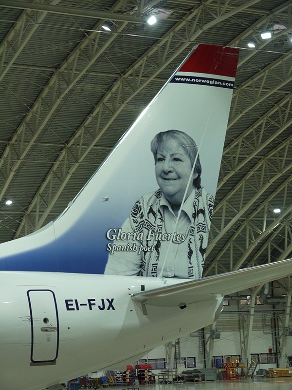 Strambotic's tweet photo. Un avión noruego lucirá el rostro de Gloria Fuertes. Entre tanto, en España...
https://t.co/f7Q9F3Ps25 https://t.co/2CXUSglLwQ