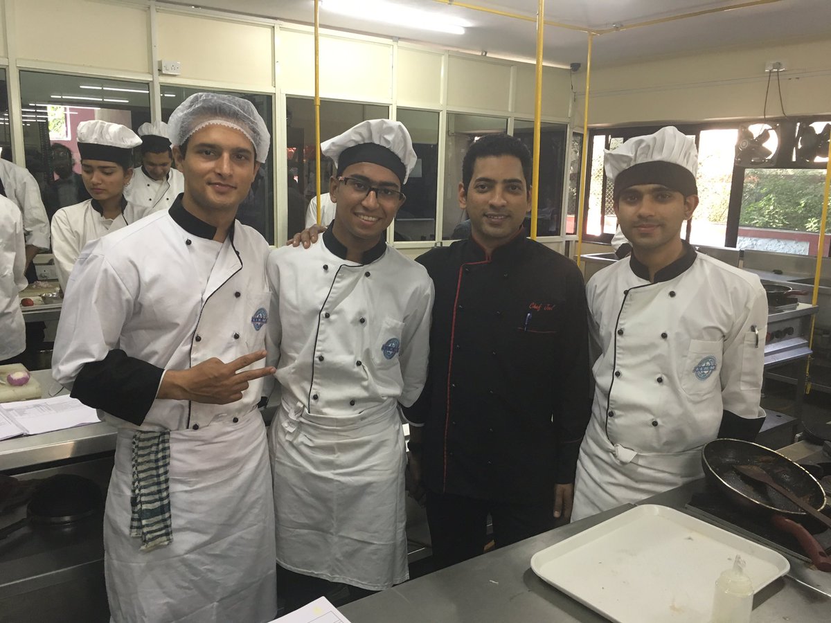 KripashaMiniya's tweet photo. Happy International chef day!!  ❤️❤️#kitchendairies #ChefsTable @IIHMHOTELSCHOOL https://t.co/MJbLJvjtuc