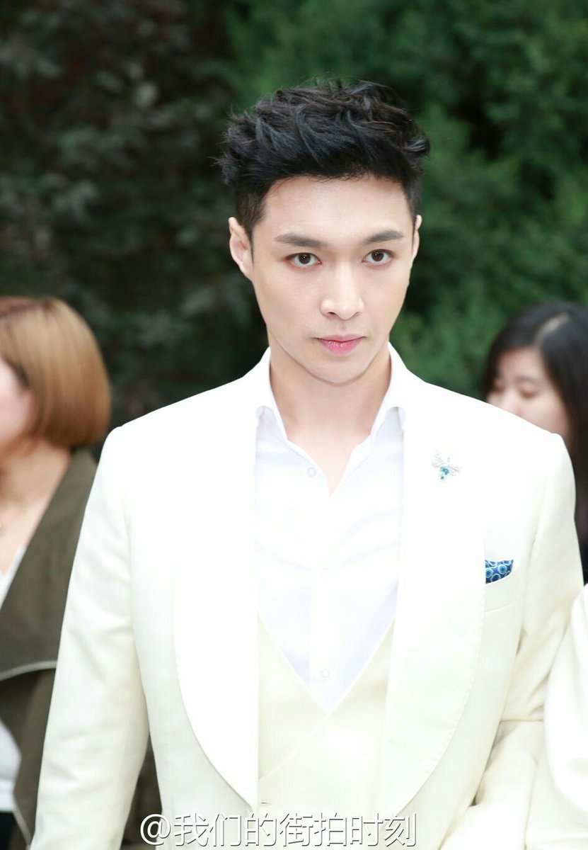 JUNM1LLYEONA1RE's tweet photo. How can someone be an angel and a demigod at the same time 😩😩 iM WEAK YIXING THIS IS ILLEGAL--- https://t.co/Ud25shh5fs