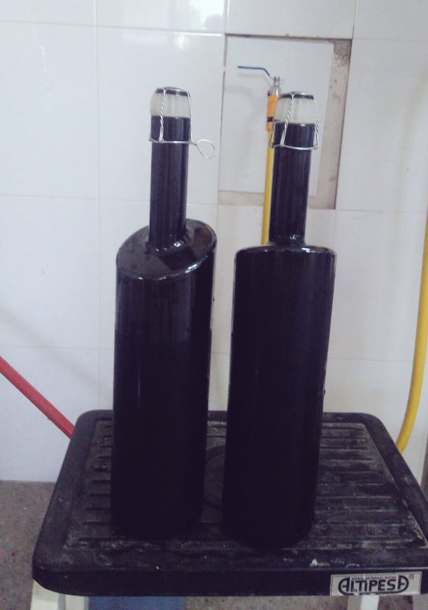 Los sedimentos de la #cervezaartesana son ideales para mí. ¿Aguantaré la fermentación en botella?. En 15 días lo comprobaremos.