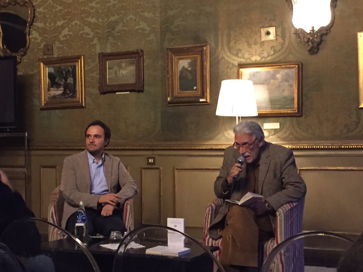 Tararabumbide's tweet photo. "Non è questione di fare è questione di esserci". Paolo Di Paolo e Marco Revelli presentano #temposenzascelte @Einaudieditore https://t.co/CBuk7Vacog