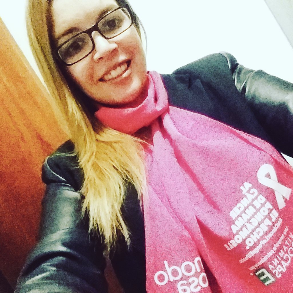 CateCreativa's tweet photo. Llegar a casa y unirte a esta linda campaña por el bien de todas las mujeres... #AlCancerLePongoElPecho #ModoRosa ❤❤ https://t.co/tuCB37UjTB