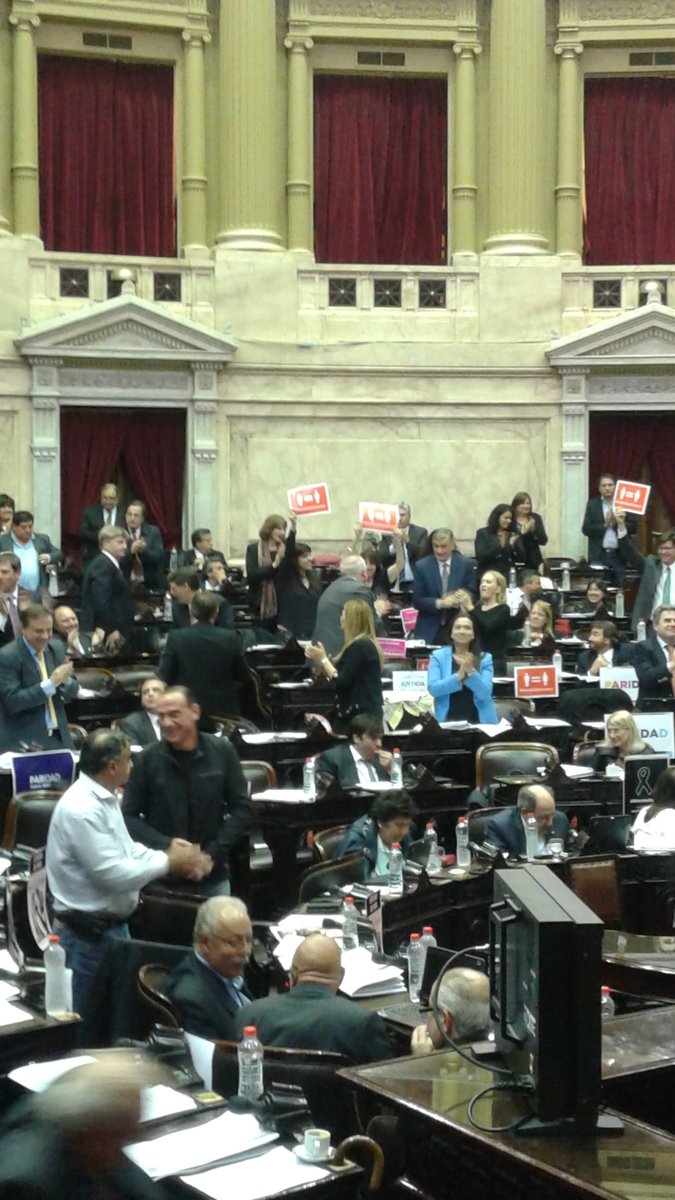 Lo diputados del Interbloque Progresistas celebrando la #ParidadDeGenero