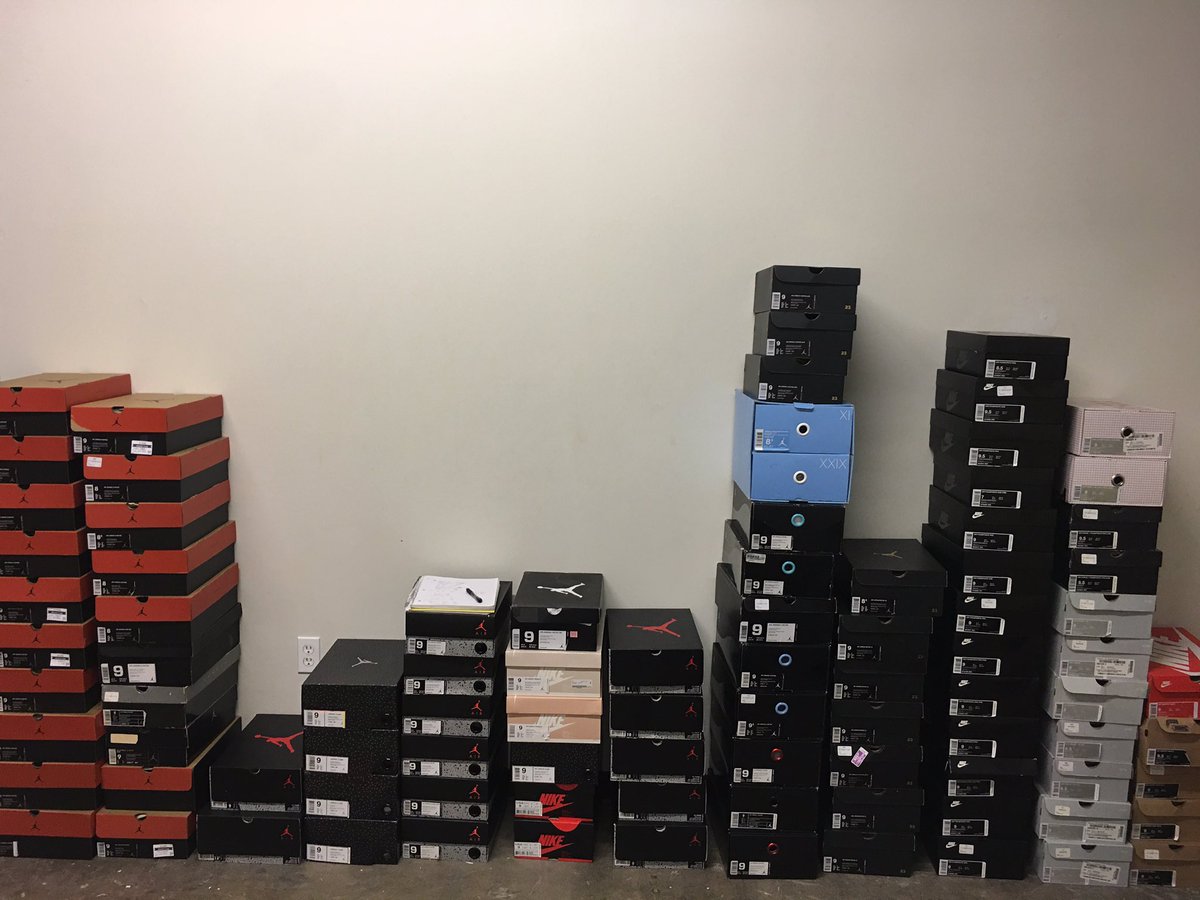 kkeevviinn35's tweet photo. Everyone follow @THL_SEA on here and instagram we got kicks for sale🔥🔥🔥website coming soon https://t.co/HQw8rTFCKy
