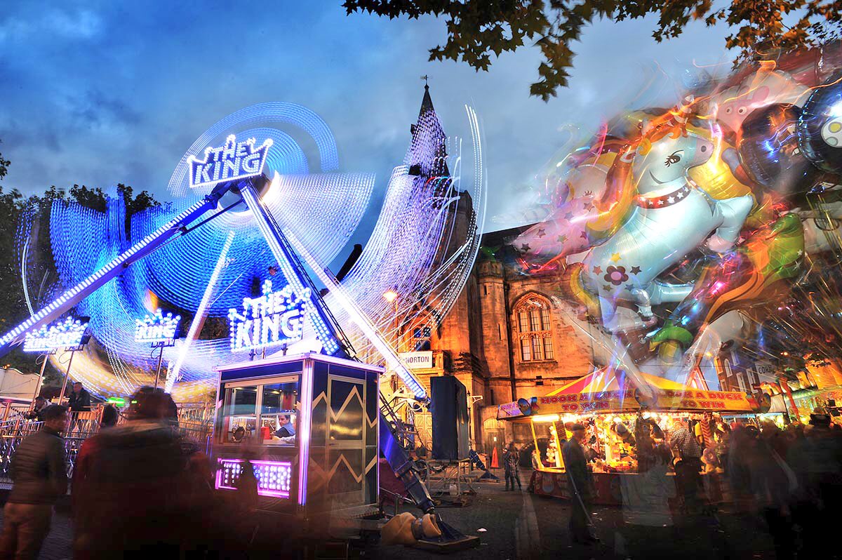 Brilliant pix by @OxMailJonLewis of the Banbury Fair last night! Check our <a href="/TheOxfordMail/">Oxford Mail</a> gallery here: oxfordmail.co.uk/news/pictures/…