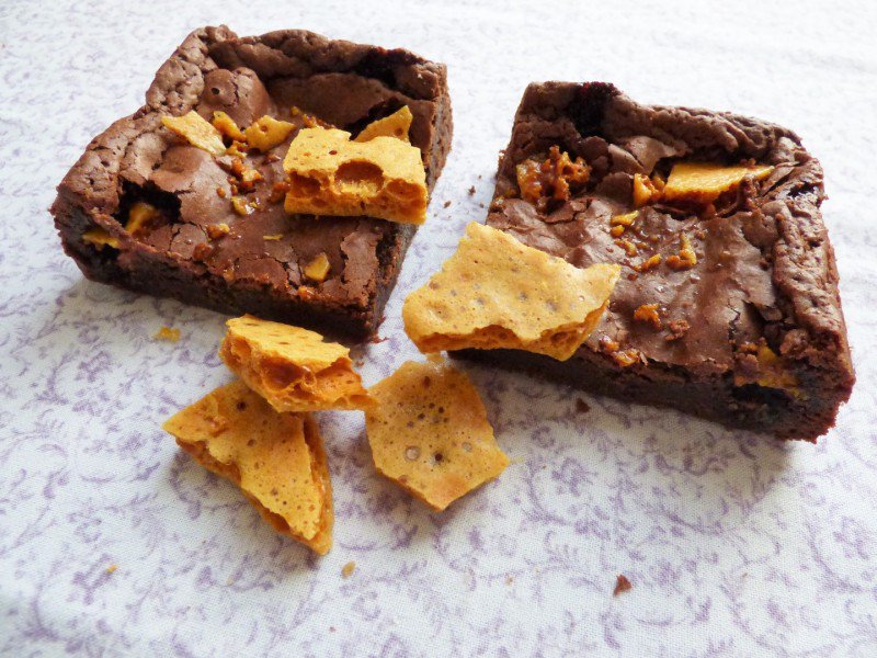 ClaresSquares's tweet photo. Gooey chocolate brownies with a crunchie honeycomb kick 
https://t.co/XCIfMqdPuf https://t.co/d6oMan6ker