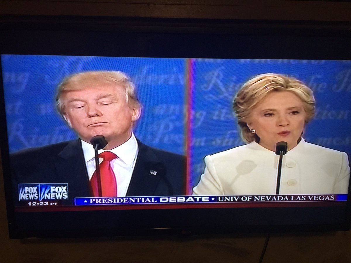 CortexSafety's tweet image. Debate camera rig:  note diff in mic pos &amp;amp;size,bkgrnd txt tint &amp;amp;size @foxnation @infowars.com @therealdonald_