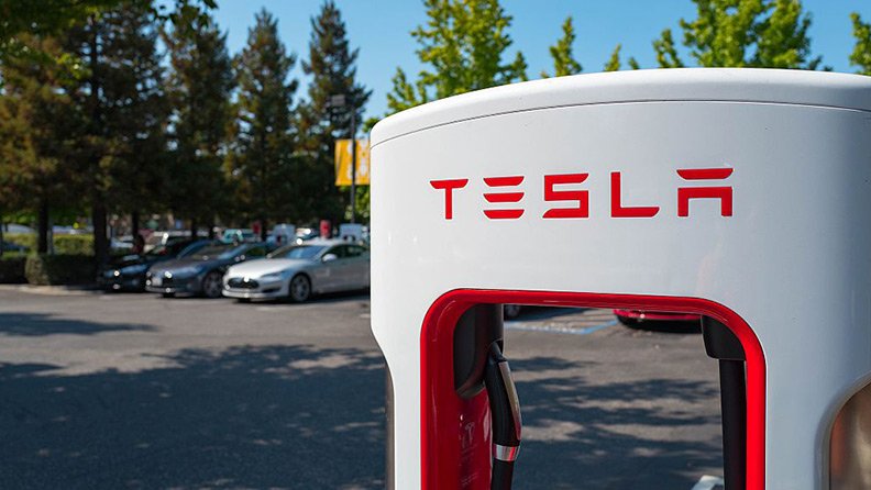 The @TeslaMotors Model S is the best selling electric car. Is the future of high performances &amp; luxury green? bit.ly/Eco-Motoring