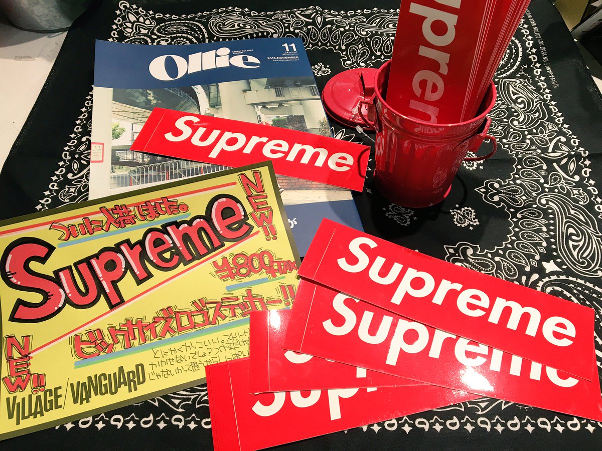 ヴィレッジヴァンガード新潟bp店 ロゴステッカー めちゃめちゃカッコいいsupreme のビックサイズステッカー入荷しております どこに貼ってもカッコいい レジ前にて展開中ですよーん Supreme Street Sticker