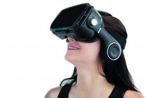 LaignelLudovic's tweet photo. Orange commercialise un casque de réalité virtuelle universel (compatible IOS et android) #OrangeVR1 https://t.co/0xBQOi3mcI https://t.co/G8a2QCAr5Y