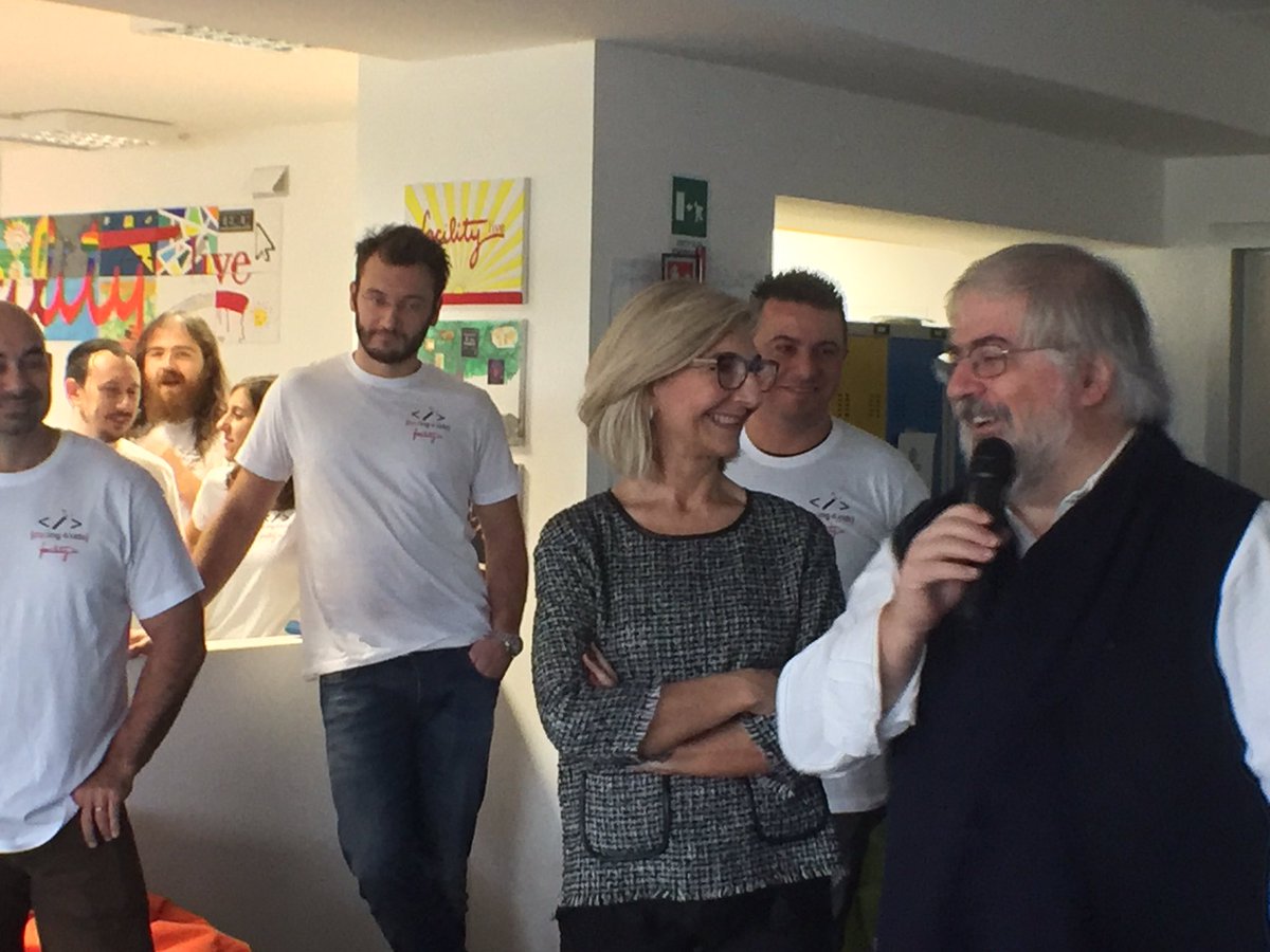 FacilityLive's tweet image. Il benvenuto di @GianpieroLotito e @MariucciaTeroni alla classe IV B della scuola elementare Giosuè Carducci #Pavia #Coding4KidsPV #CodeEU
