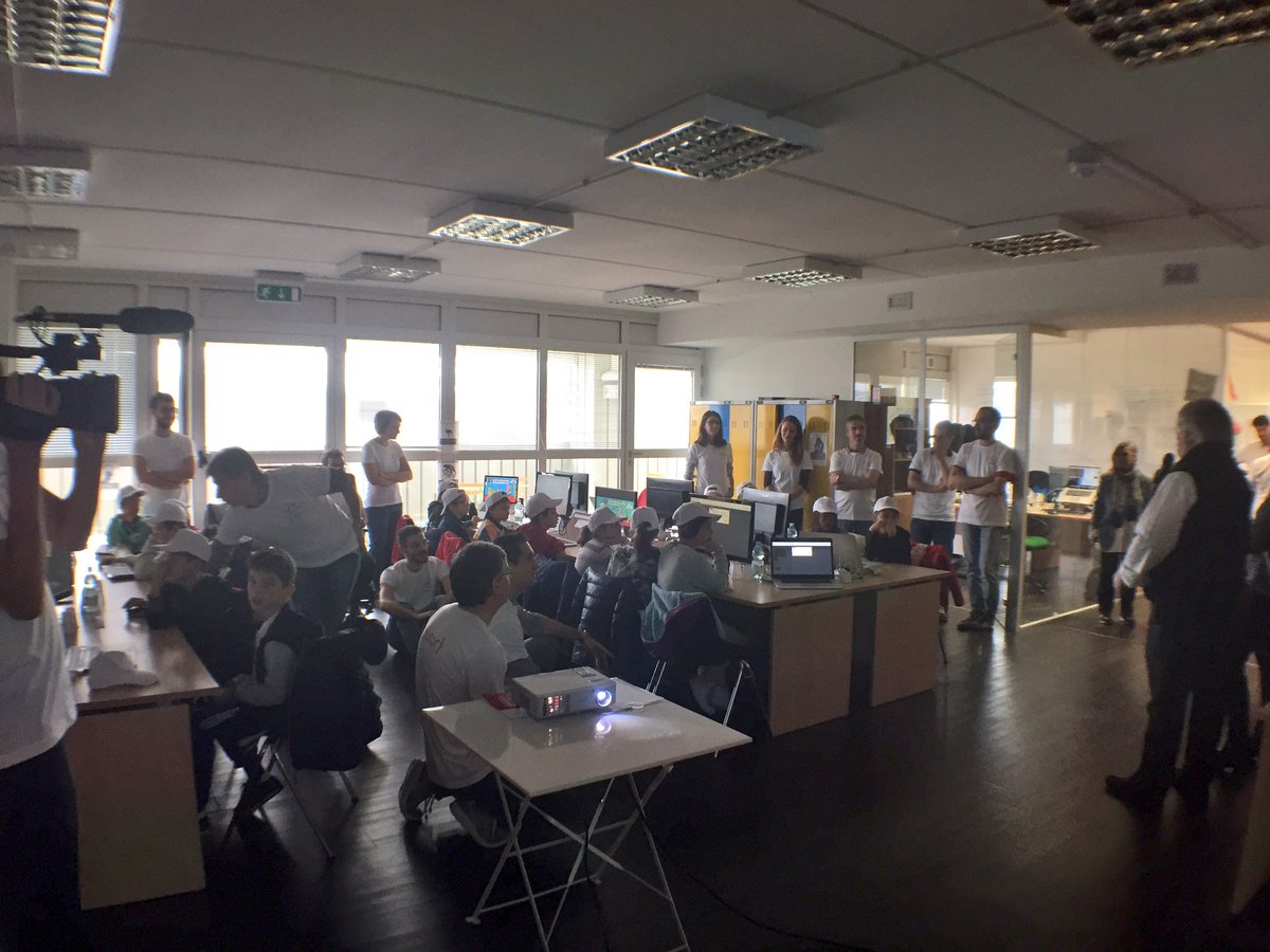 FacilityLive's tweet image. Il benvenuto di @GianpieroLotito e @MariucciaTeroni alla classe IV B della scuola elementare Giosuè Carducci #Pavia #Coding4KidsPV #CodeEU