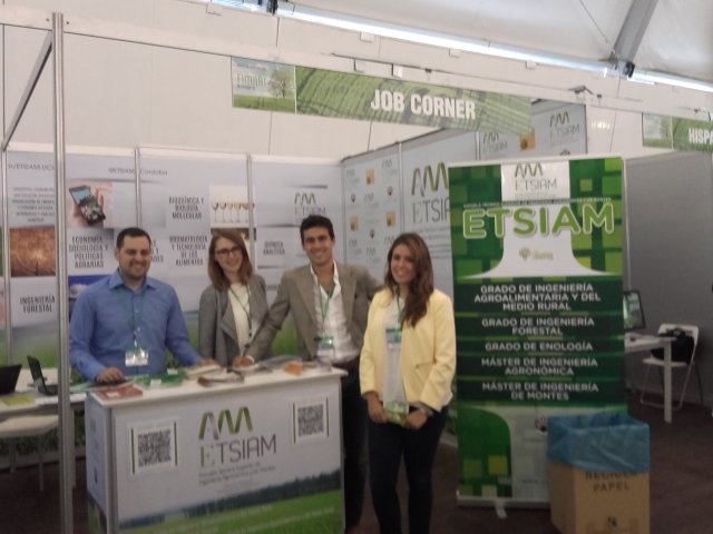 tanitgd's tweet photo. ¿En #FIMART16 buscando talento o empleo? El equipo del Job Corner de @ETSIAMCordoba esta aqui para ti https://t.co/a2ekycV6Gu