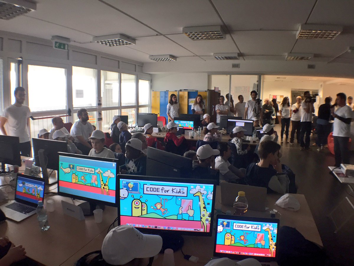 FacilityLive's tweet image. Dalla teoria alla pratica, @dadelazza lancia l'#HappyCoding di #Coding4KidsPV @CodeWeekEU #CodeEU