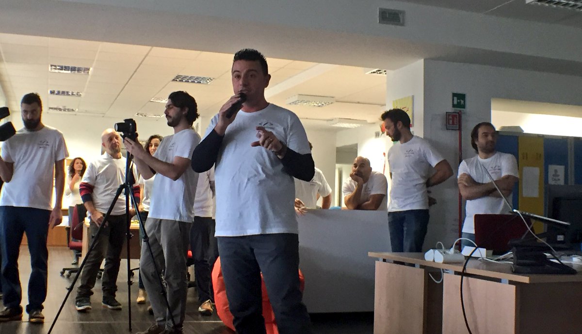 FacilityLive's tweet image. Dalla teoria alla pratica, @dadelazza lancia l'#HappyCoding di #Coding4KidsPV @CodeWeekEU #CodeEU
