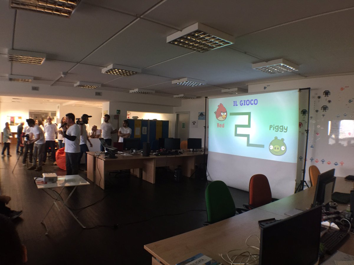 FacilityLive's tweet image. Dalla teoria alla pratica, @dadelazza lancia l'#HappyCoding di #Coding4KidsPV @CodeWeekEU #CodeEU