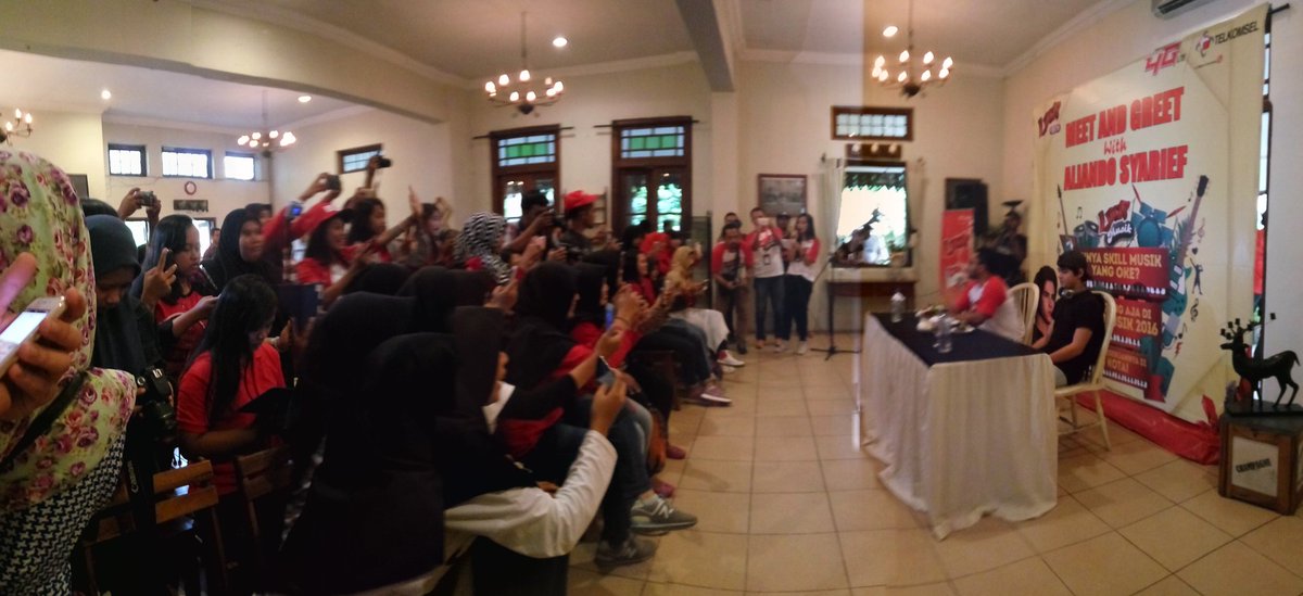 Tsel_JatengDIY's tweet image. Yg ditunggu&quot; datang jga, terasa bnget antusias dari alicious #LOOPMusik #Tselevent