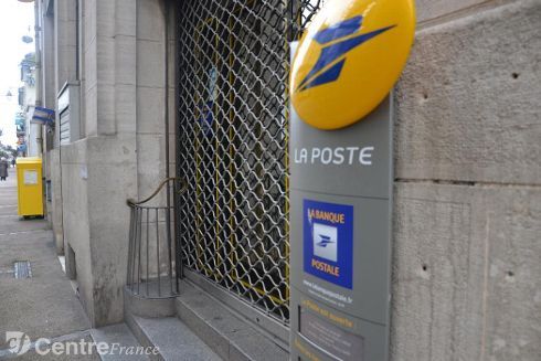 PosteEnLutte's tweet photo. Grève : pourquoi certains bureaux de poste sont fermés ce mardi en Eure-et-Loir ? https://t.co/mEKA5WqBfu https://t.co/oMMH2dlKiY