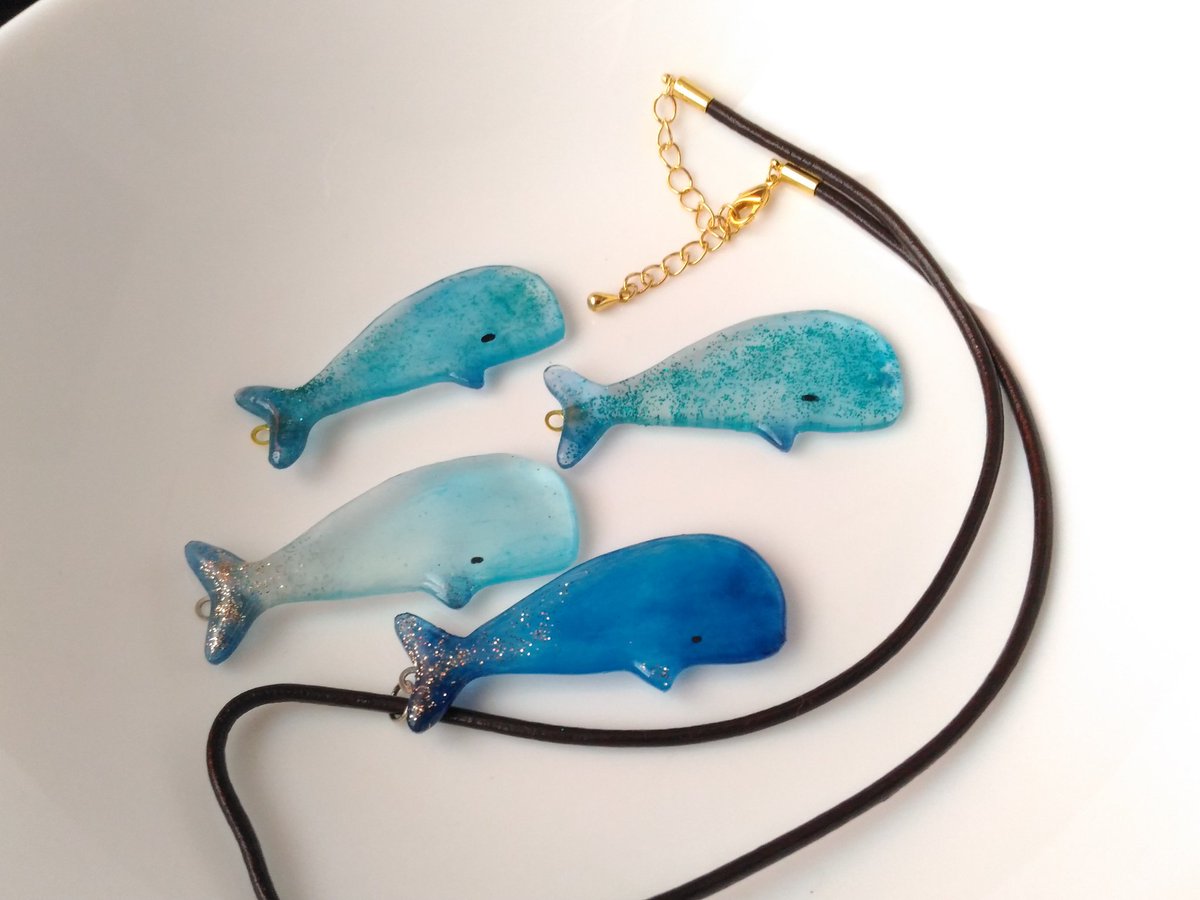 route_168's tweet photo. くじら泳ぐネックレス【さえ】 #くじら #クジラ #whale #花 #flower #プラ板 #レジン #ハンドメイド #手作り #handmade #ネックレス #チョーカー #レジンクラフト #MOTTAINAIてづくり市  　#青空個展 https://t.co/SfDET3ThYA
