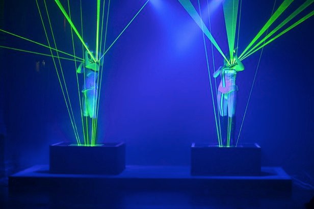 Christmas lights switch on tomorrow <a href="/CabotCircus/">Cabot Circus</a> 5pm, starting at <a href="/galleriesBRI/">Galleries Bristol</a>! Featuring carols, LED drummers &amp; <a href="/laserviolinist/">The Laser Violinist</a>