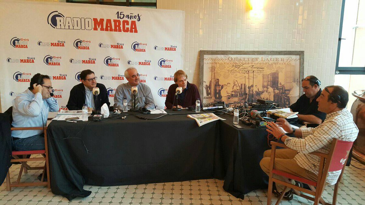 Carlosgilbcn's tweet photo. Arrancamos la tertulia desde la fábrica Damm con @jmolivan @FMonclusMarca @Luis_F_Rojo en @directortega https://t.co/xZpb2Z4qYH