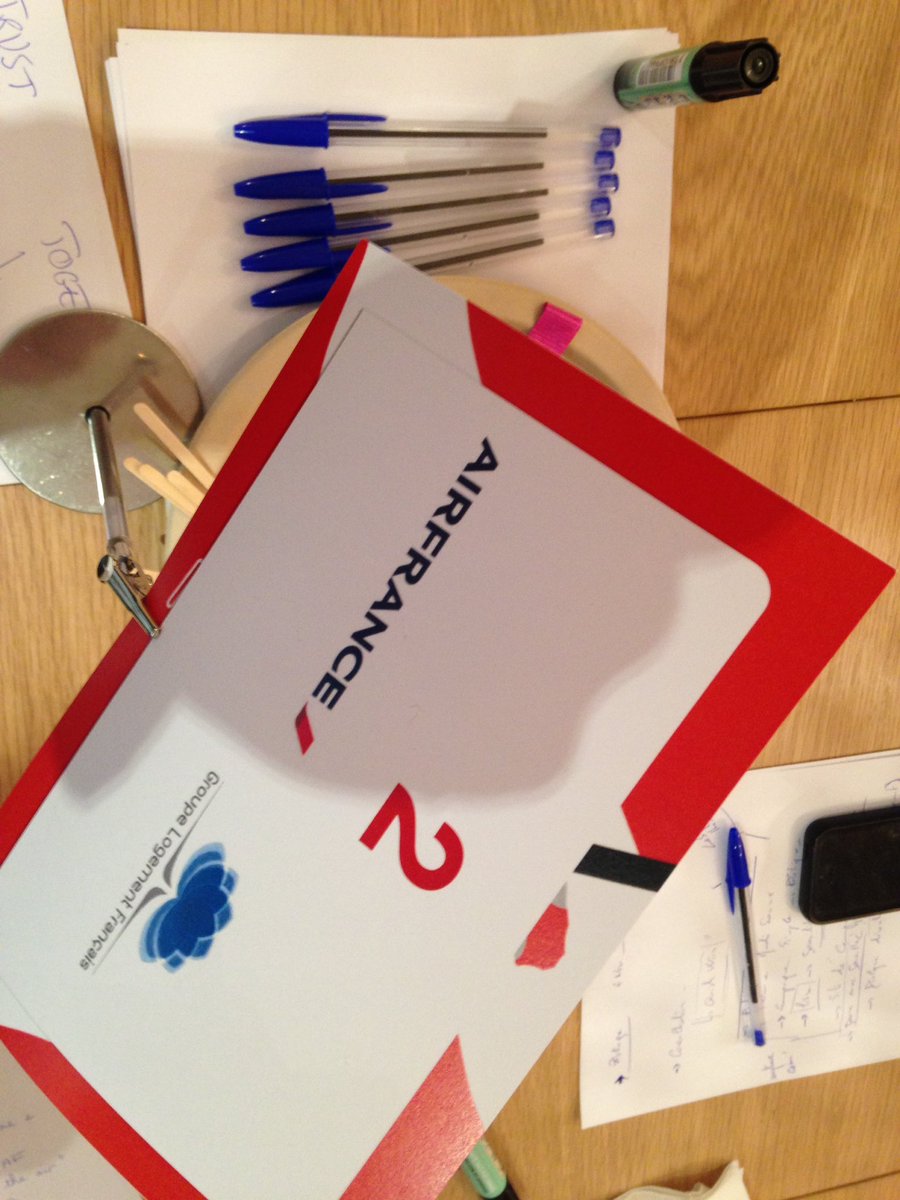 NicolasPetteau's tweet photo. En mode #hackathonMeanings avec @AgenceMeanings et @Groupe_LF https://t.co/81iexjFw0r