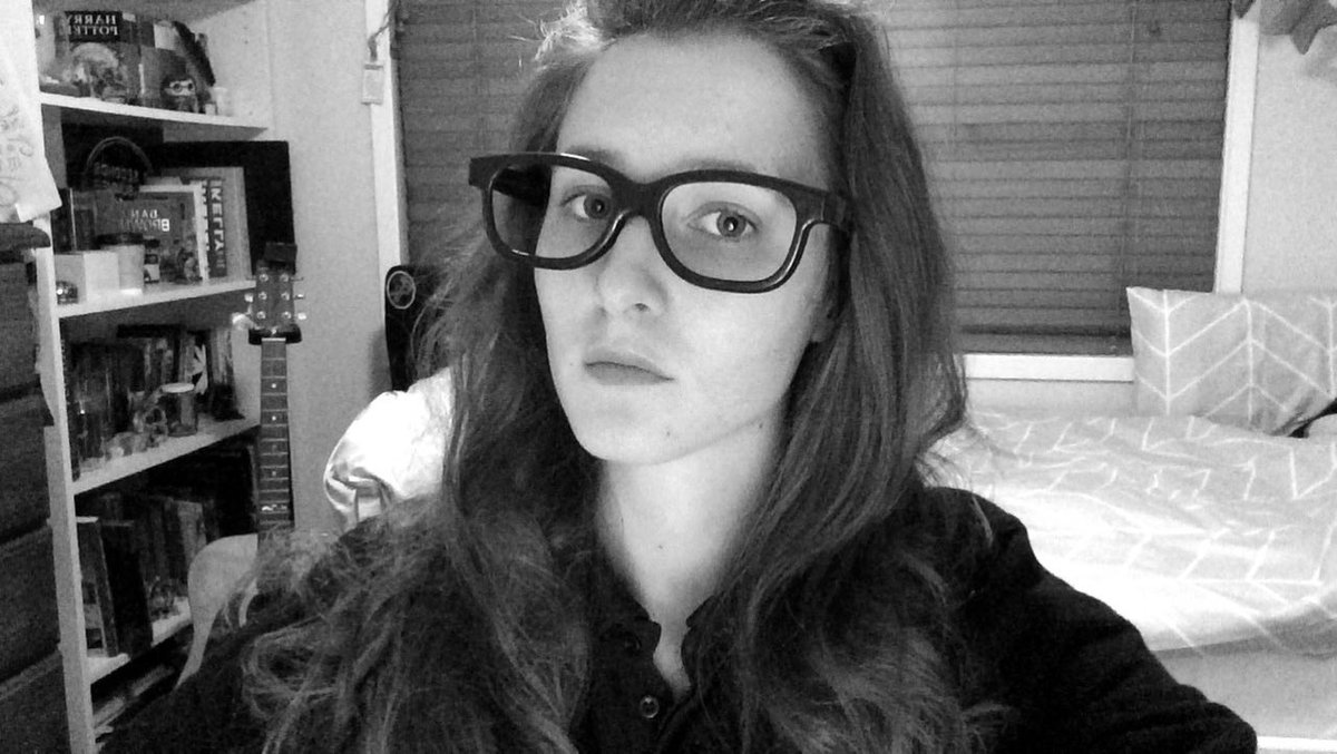 justanalien_'s tweet photo. @FetchWilliams I think these glasses are rather Fetching 😉 #Fetchplay #thecaptainschair #halloweenspecial https://t.co/RjqtCuaFjH