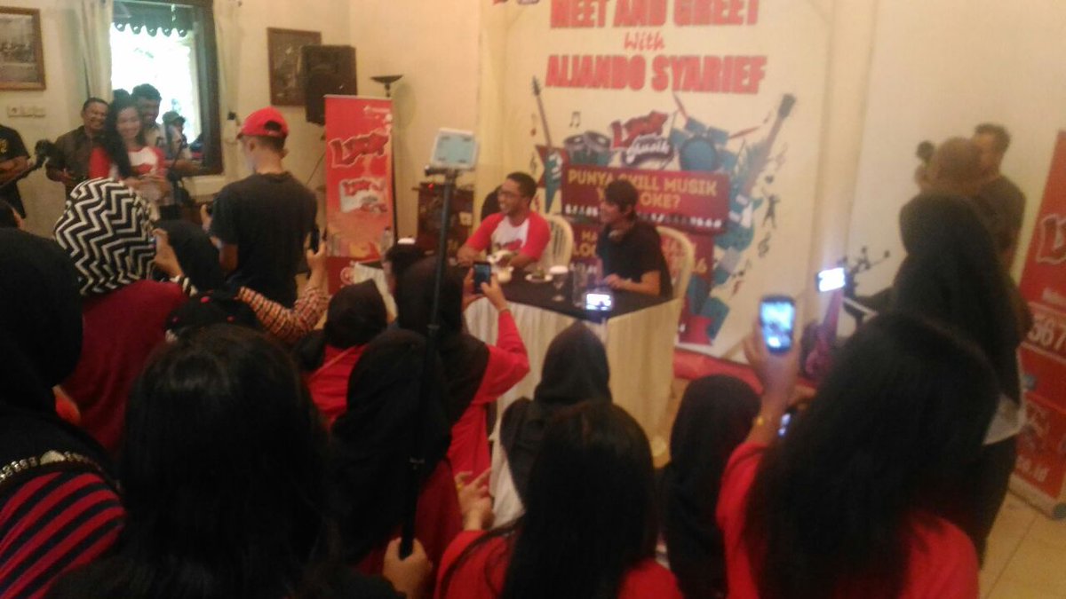 AliciousMgl's tweet image. Meet &amp;amp; greet @alysyarief  di Salatiga #loopmusic #AliandoLoopSalatiga