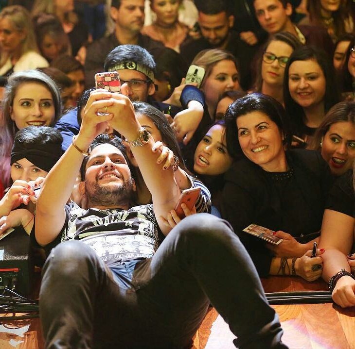 _fandomjem's tweet photo. Seu ídolo faz isso? Pois é, o meu faz ❤
#Jorge #Orgulho https://t.co/TrMmrdGyXN