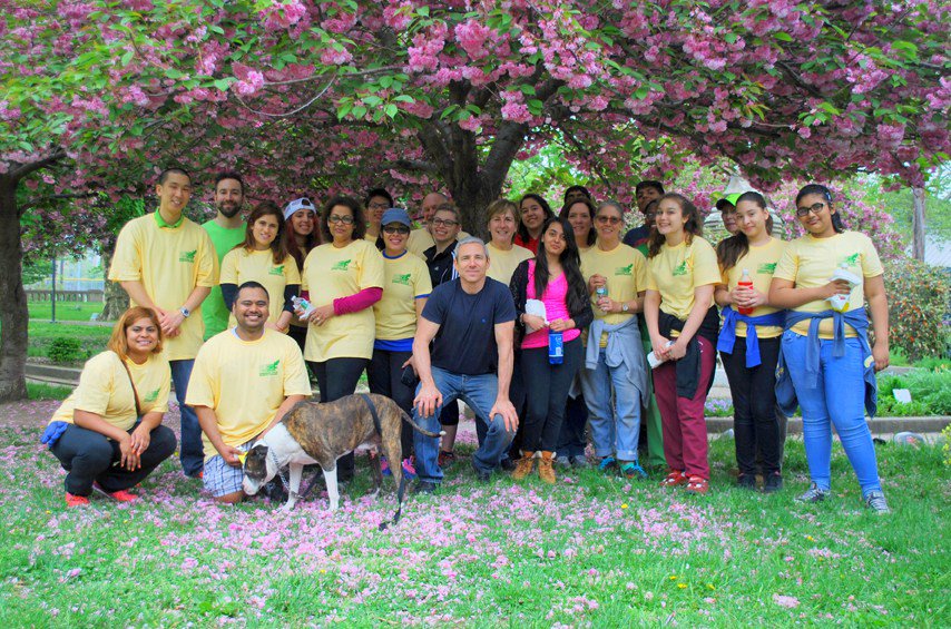 JerseyCityFYI's tweet photo. Fall Planting @mdday #PershingField https://t.co/X4KVf2IHgW https://t.co/PFjCVn9ZMt